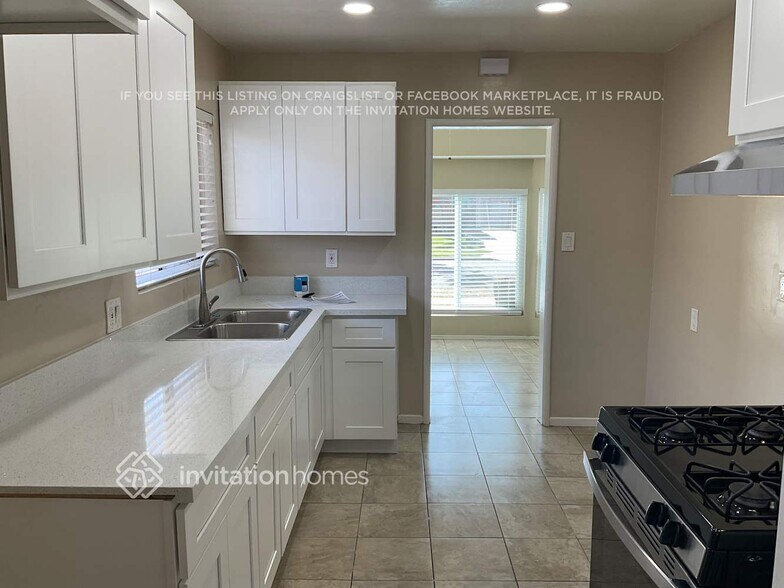 Building Photo - 13906 S Tajauta Ave