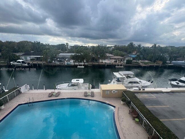 Building Photo - 2000 NE 135th St