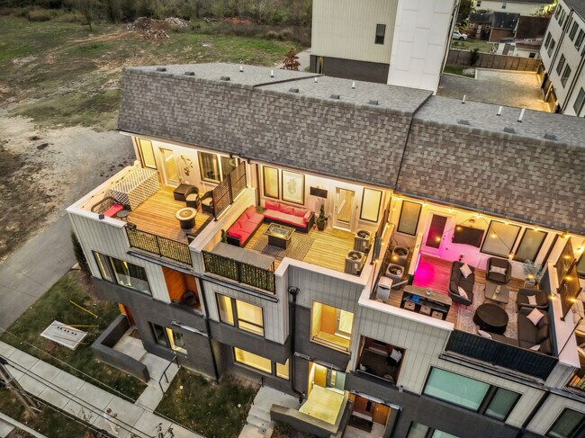 Building Photo - 2135 24th Ave N