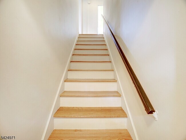 Building Photo - 138 Lincoln St