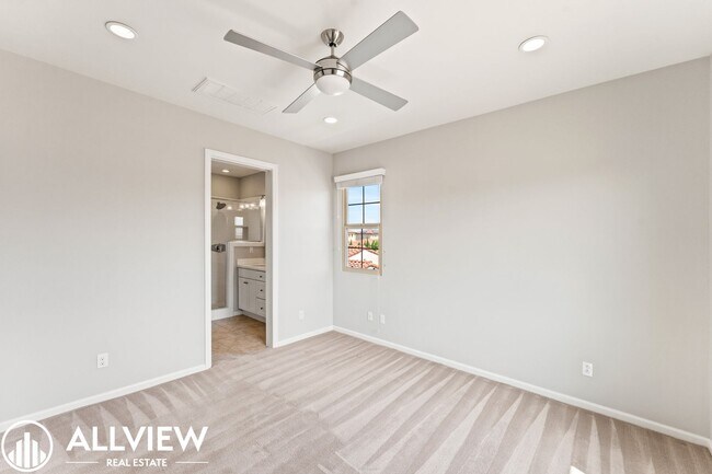 Building Photo - Your Next Home Awaits – Beautiful 3-Bedroom Irvine Townhome