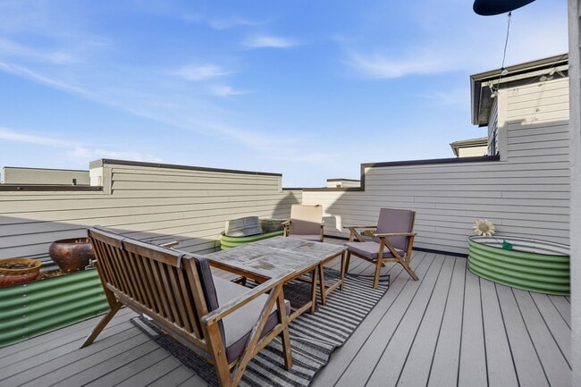 Building Photo - 2272 Old Rail Wy