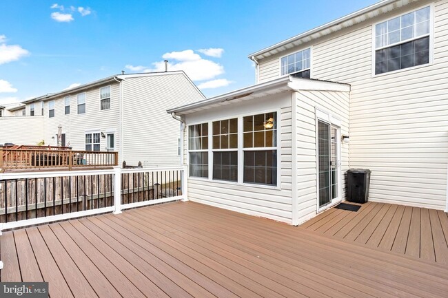 Building Photo - 520 Buckstone Garth