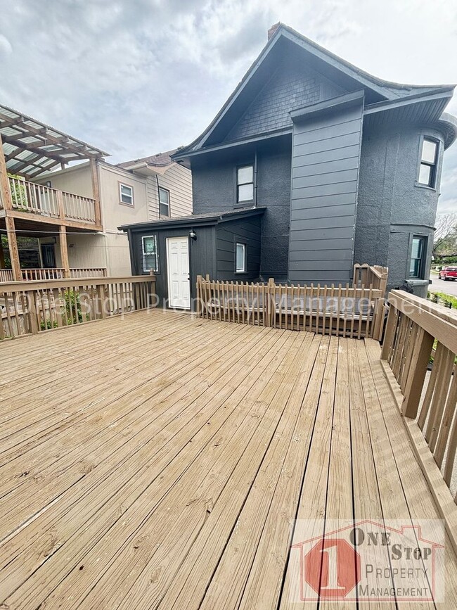Building Photo - Beautiful 6 Bedrooms and 1