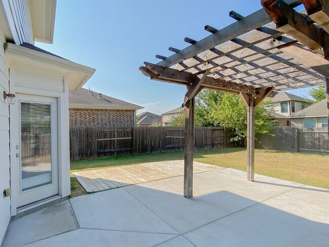 Building Photo - 12021 Pecangate Way