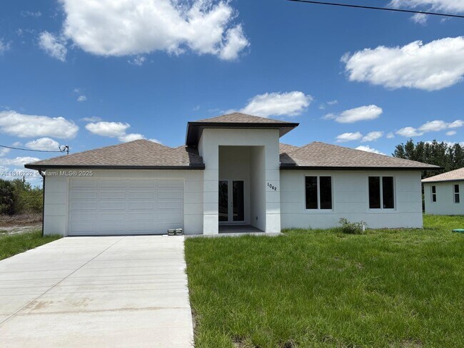 Primary Photo - 1062 Bell Blvd S