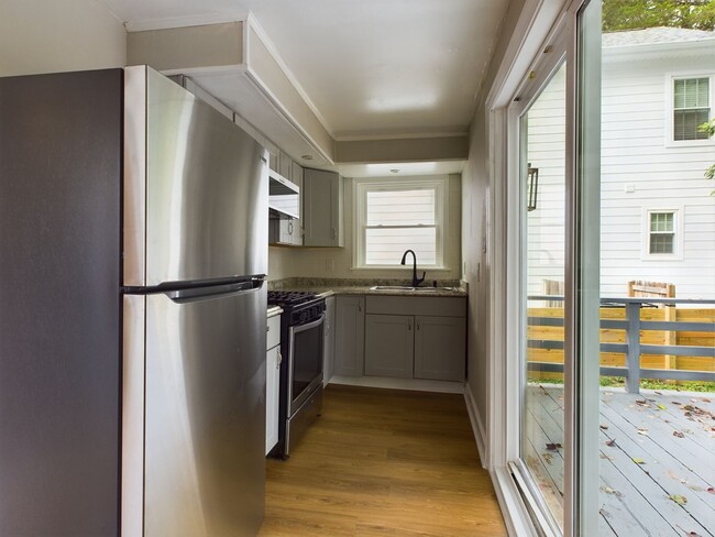 Building Photo - 416 Milton St