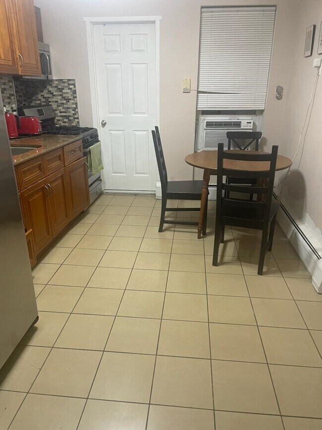 Building Photo - 280 2ND St