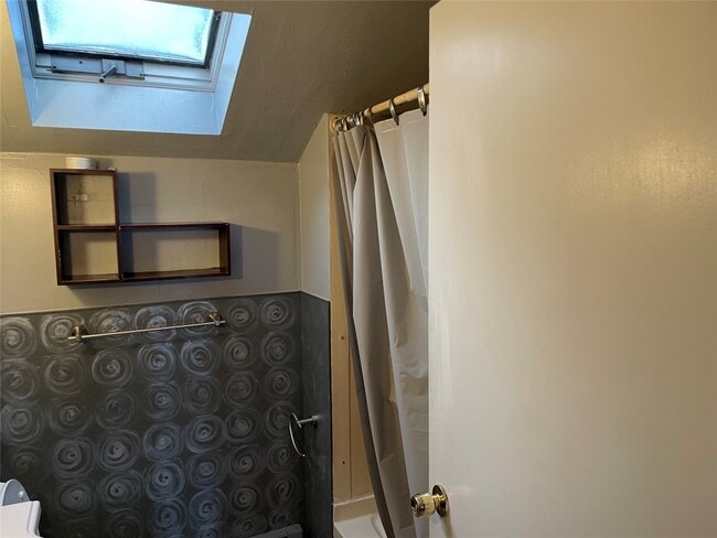 Building Photo - 504 Torrance Ave