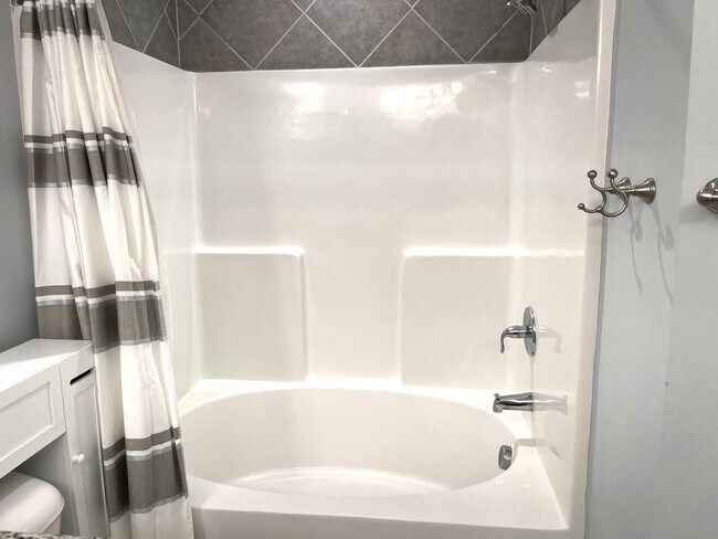 Building Photo - ONE MONTH FREE with a sixteen-month lease. Two Bedroom, Furnished Condo in Windsor Green in Carol...