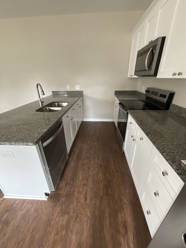 Building Photo - 1015 W C St