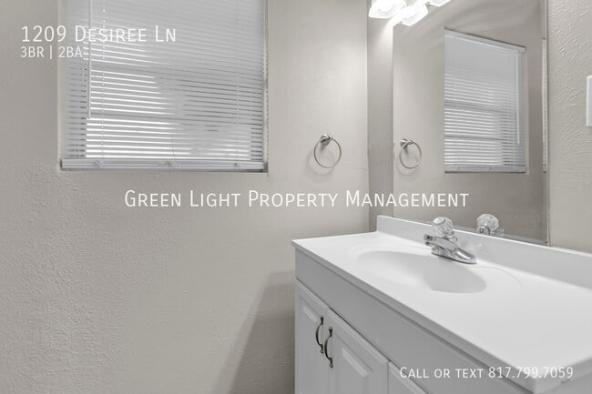 Building Photo - 1209 Desiree Ln