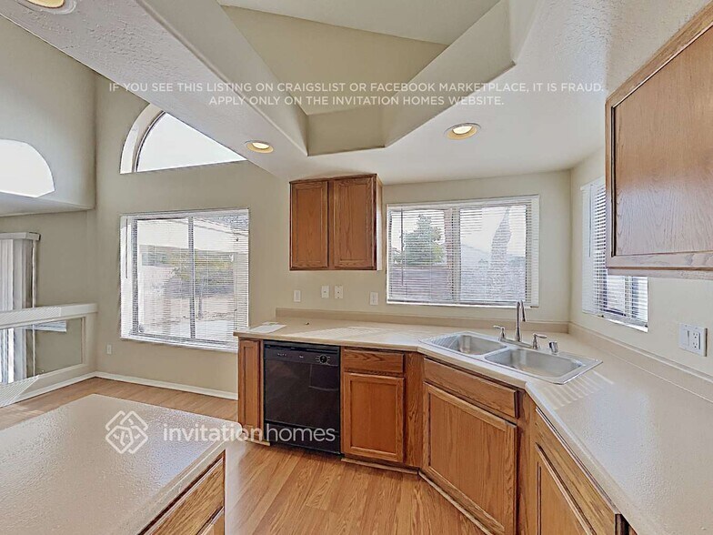 Building Photo - 7755 W Stella Ave