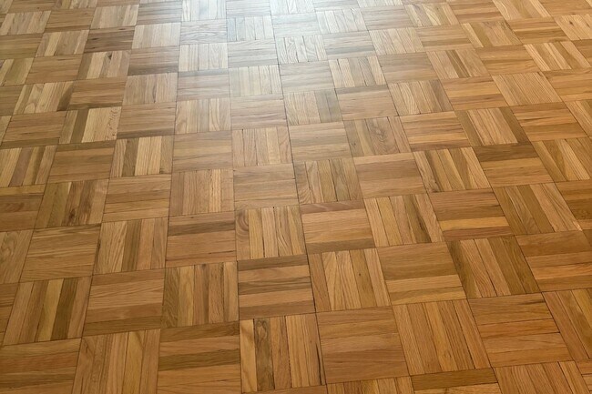 Building Photo - 2000 Linwood Ave