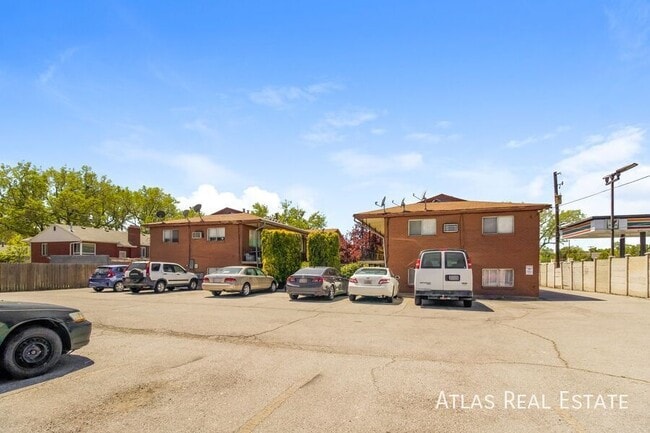 Building Photo - 1365 Emery St W