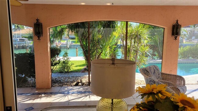 Building Photo - 638 S Owl Dr