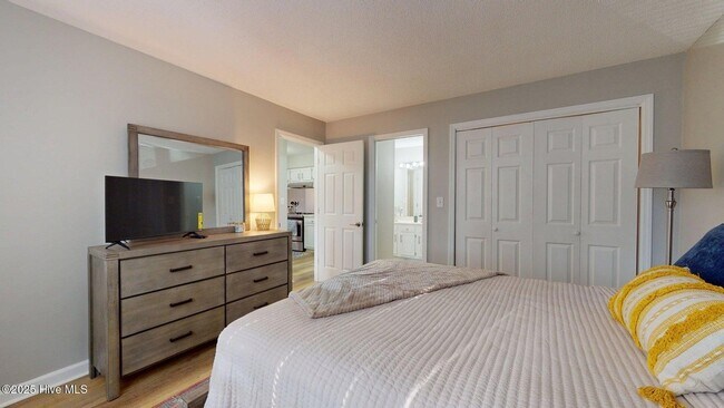 Building Photo - 704 Dover St