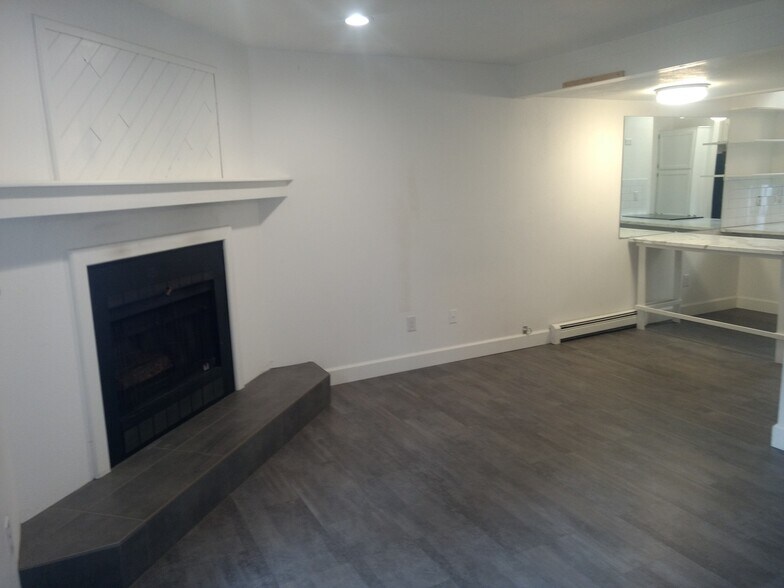 Building Photo - 3147 Bell Dr