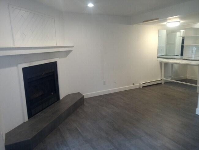 Building Photo - Beautifully Updated Cattail Cove West - 3B...
