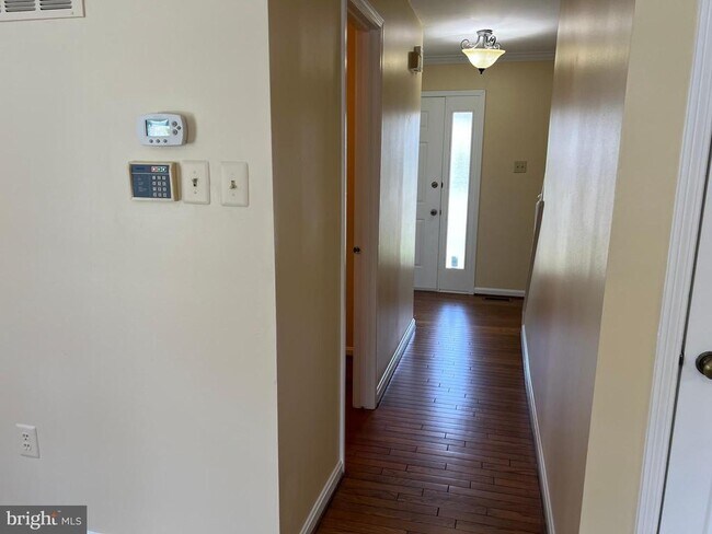 Building Photo - 6824 Silassie Ct