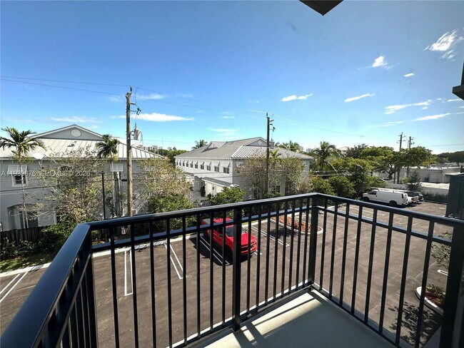 Building Photo - 20 NE 19th Ave