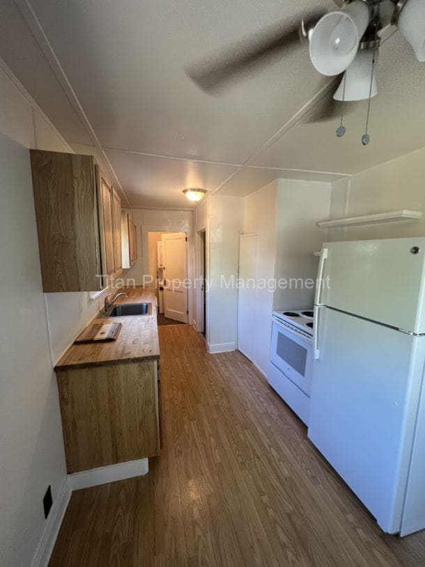 Building Photo - 13940 SE Rupert Dr