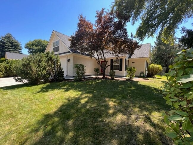 Building Photo - 5774 Parchment~Gorgeous Bristol Heights Home w/ Hardwood & Custom Cabinetry!