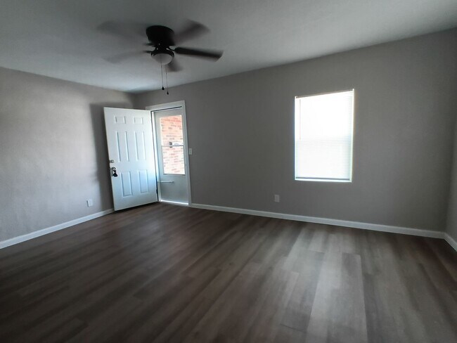 Building Photo - HIDDEN GEM! NEW REMODEL!!