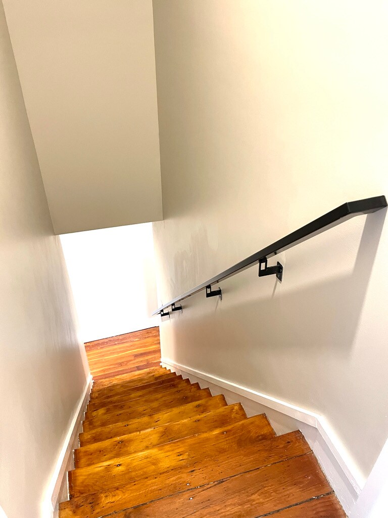 staircase leading down from 3rd floor - 4680 Umbria St