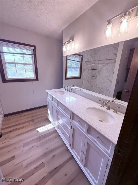 Building Photo - 6686 Hythe St NW