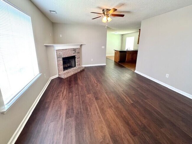 Building Photo - Move In Special! Cordova 3 Bedroom 2 Bath ...