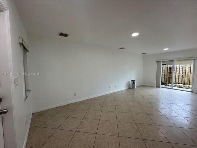 Building Photo - 3 bedroom in Hallandale FL 33009