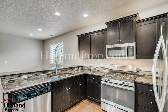 Building Photo - Charming 4-Bedroom Home Near Parks and Tra...
