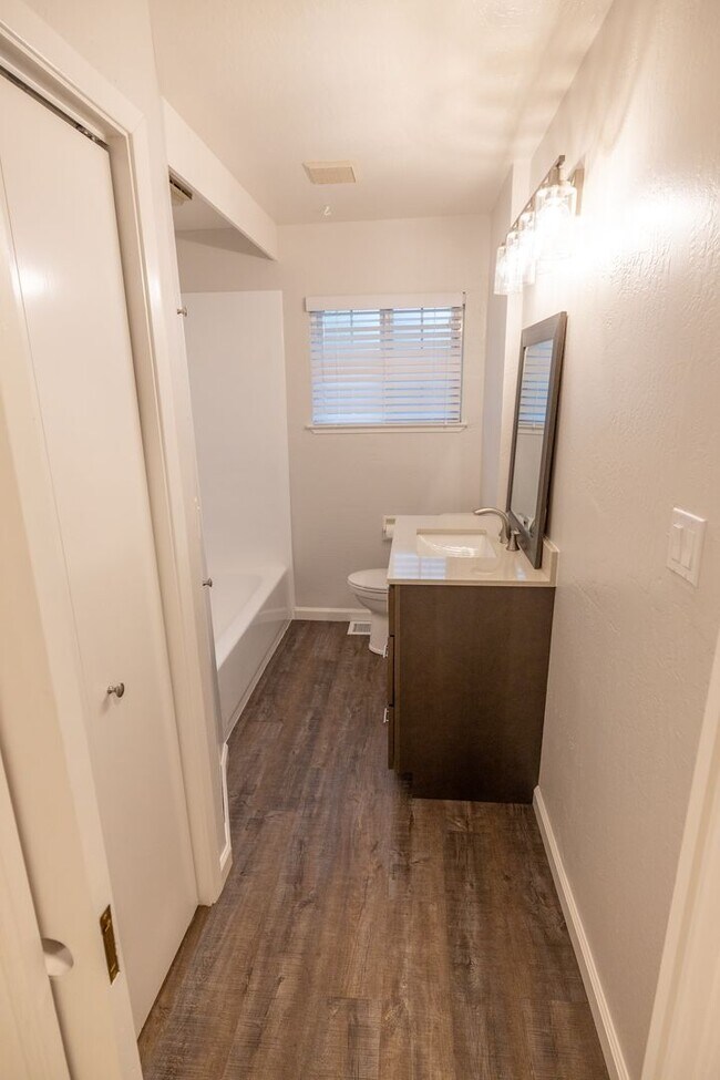 Building Photo - Large updated home in San Mateo Village!