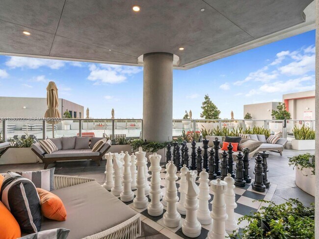 Building Photo - 2000 Metropica Wy