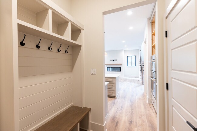 Building Photo - 871 Rosemary Gdns