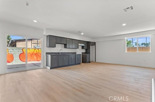 Building Photo - 709 W 80th St