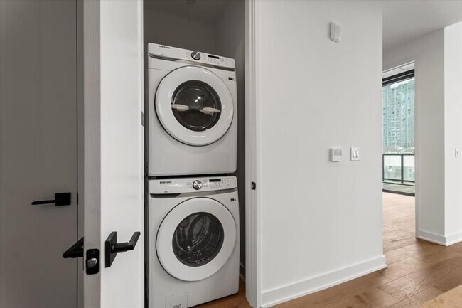 Building Photo - 84 East Ave