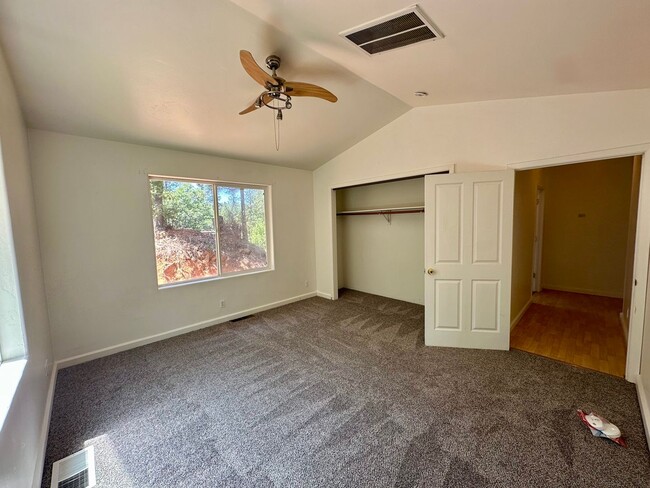 Building Photo - 4 Bedroom 2.5 Bathroom Home on 2 Acres Clo...