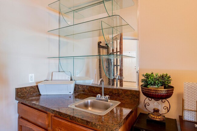 Building Photo - Well-maintained Pensacola Condo with Community Pool & Central Location