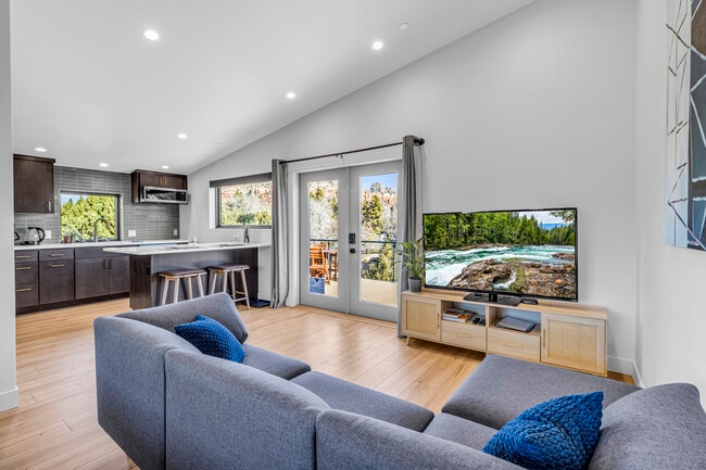 Building Photo - 12 El Camino Grande