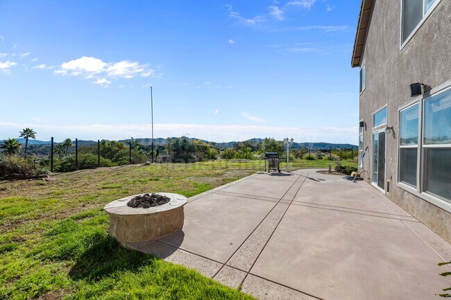 Building Photo - Beautiful 4 bed, 3 bath, 2,726 sqft House in Peaceful San Marcos Neighborhood - Available NOW