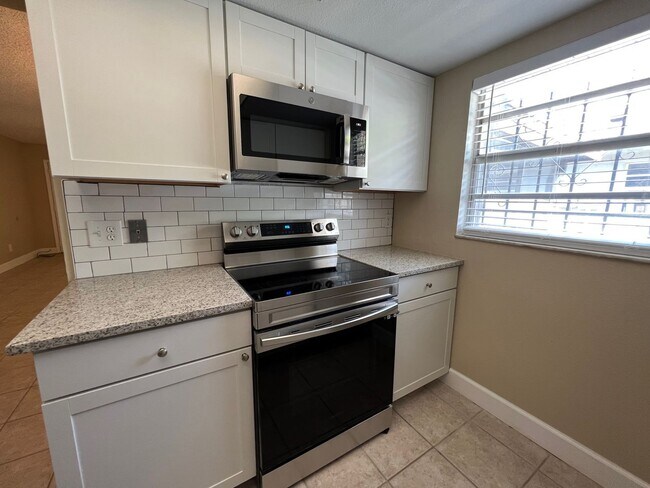 Building Photo - Newly Renovated 3/2 Home ~ Brand New Kitchen ~ Updated Bathrooms ~ Fenced Yard!