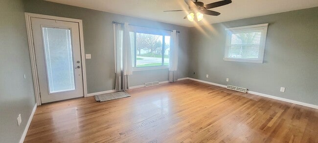 Building Photo - Small town Macon!