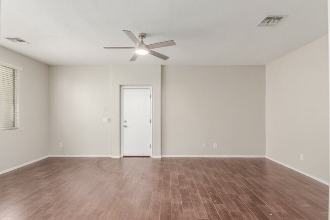 Building Photo - 3012 S 101st Dr