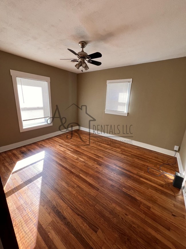 Building Photo - 204 W Leighton St