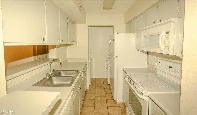 Building Photo - 2835 Winkler Ave