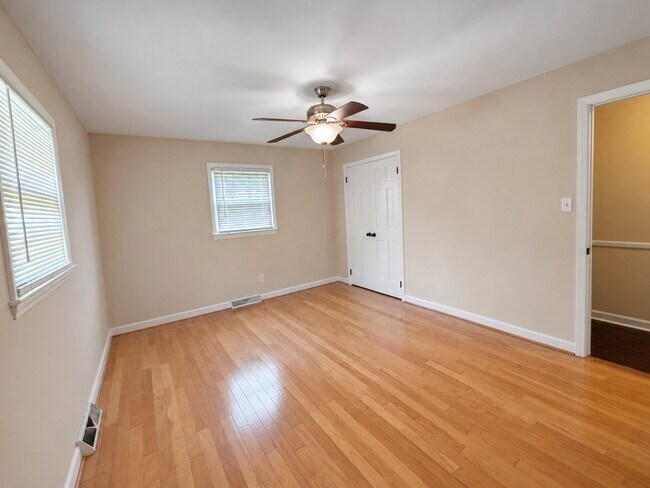 Building Photo - 813 Branchwood Dr