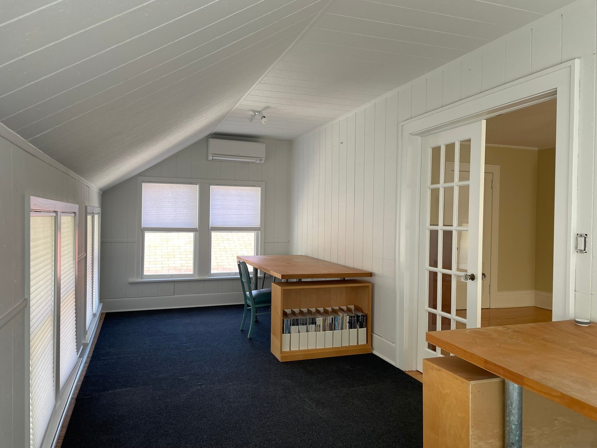 Home Office + Bonus Space - 5025 York Ave S