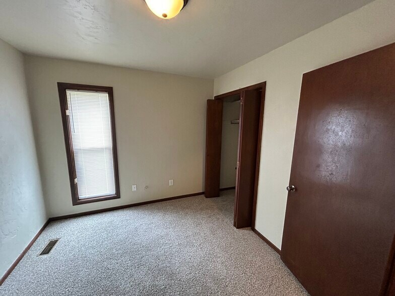 Building Photo - 607 N Robin Way